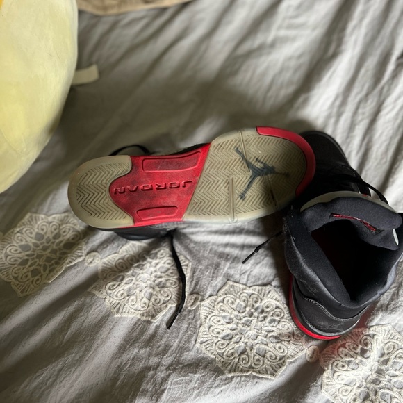 Size 6 youth Jordan 5. - Picture 6 of 8